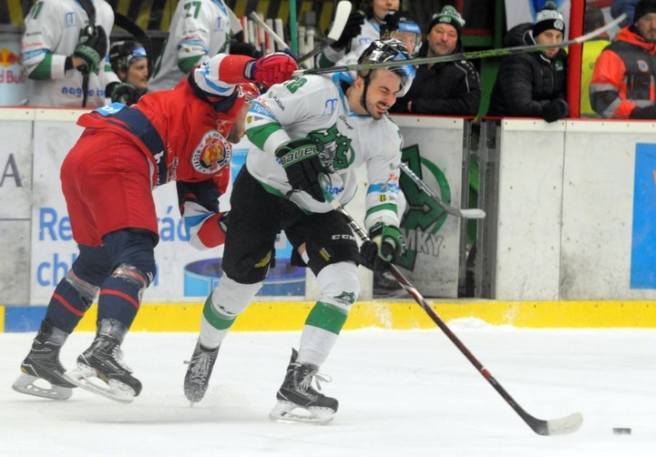 Problémy s licenciou aj v Nových Zámkoch? Útočí agent tria hráčov